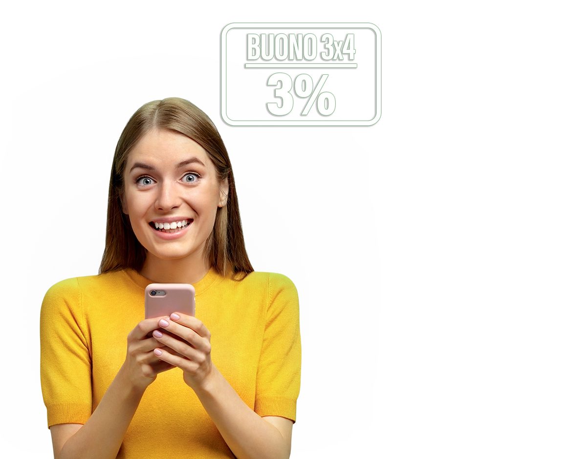 ragazza felice con cellulare tra le mani