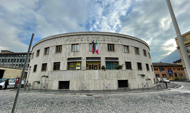 Il palazzo della sede delle Poste centrali di Aosta