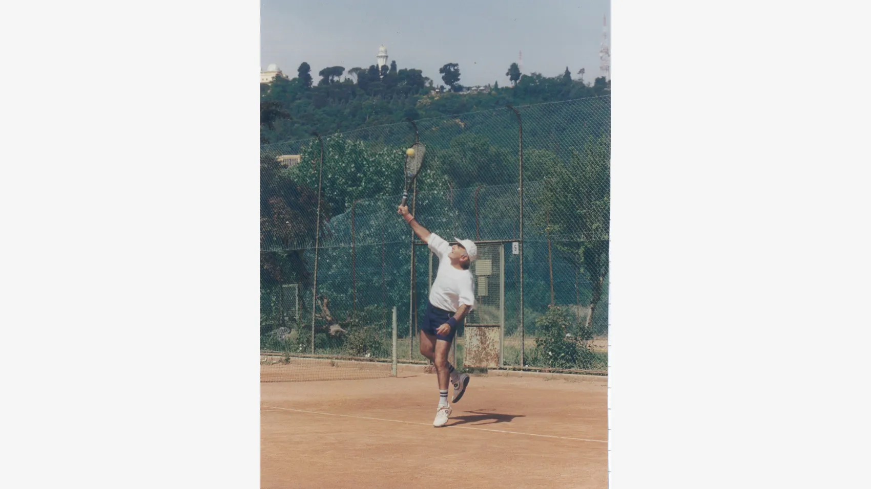 Porsio gioca a tennis alla Casina sportiva