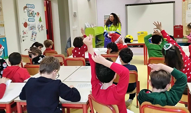Poste in cattedra in una scuola di Ferrara: ecco come viaggia una lettera