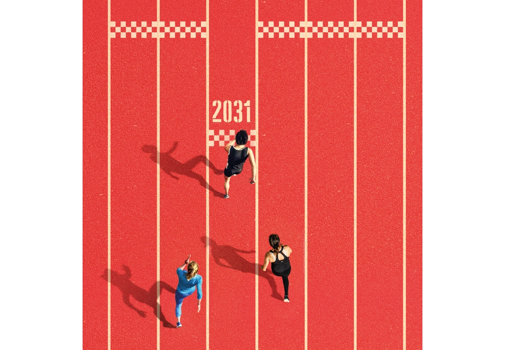 Atlete che corrono su una pista di atletica