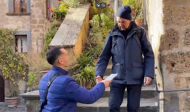 In visita a Civita di Bagnoregio con il portalettere Gianluca: “Questo posto è magico”