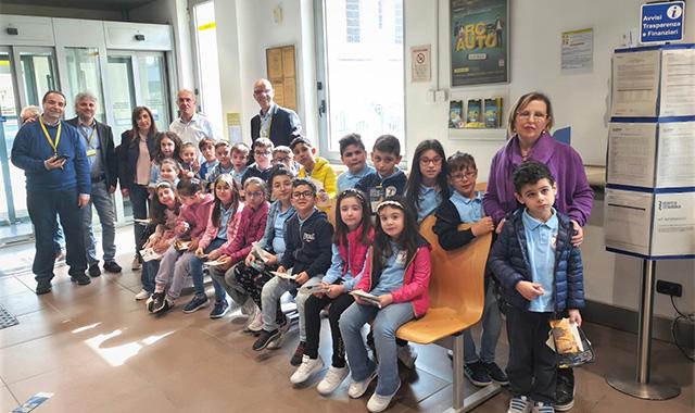 Dalla scuola all’ufficio postale: a Mussomeli una giornata sulla spedizione delle cartoline