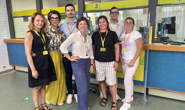 Al Lido di Jesolo nell’ufficio postale vista mare: “I clienti entrano con l’ombrellone”