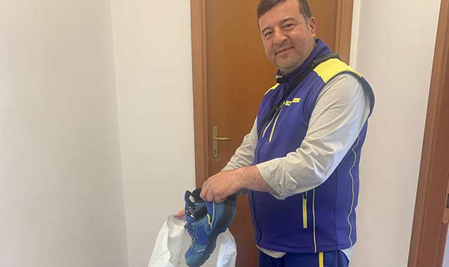 Caltanissetta: le scarpe dei portalettere diventano pavimenti adatti ai bambini