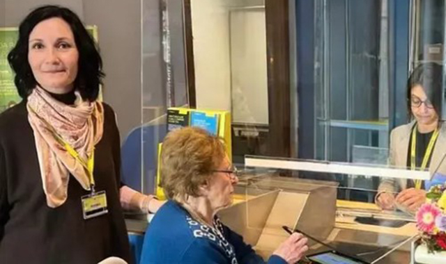 La cliente, nata nel 1924, si è recata all'ufficio postale di San Vito al Tagliamento accompagnata dalla figlia per gestire i propri risparmi 