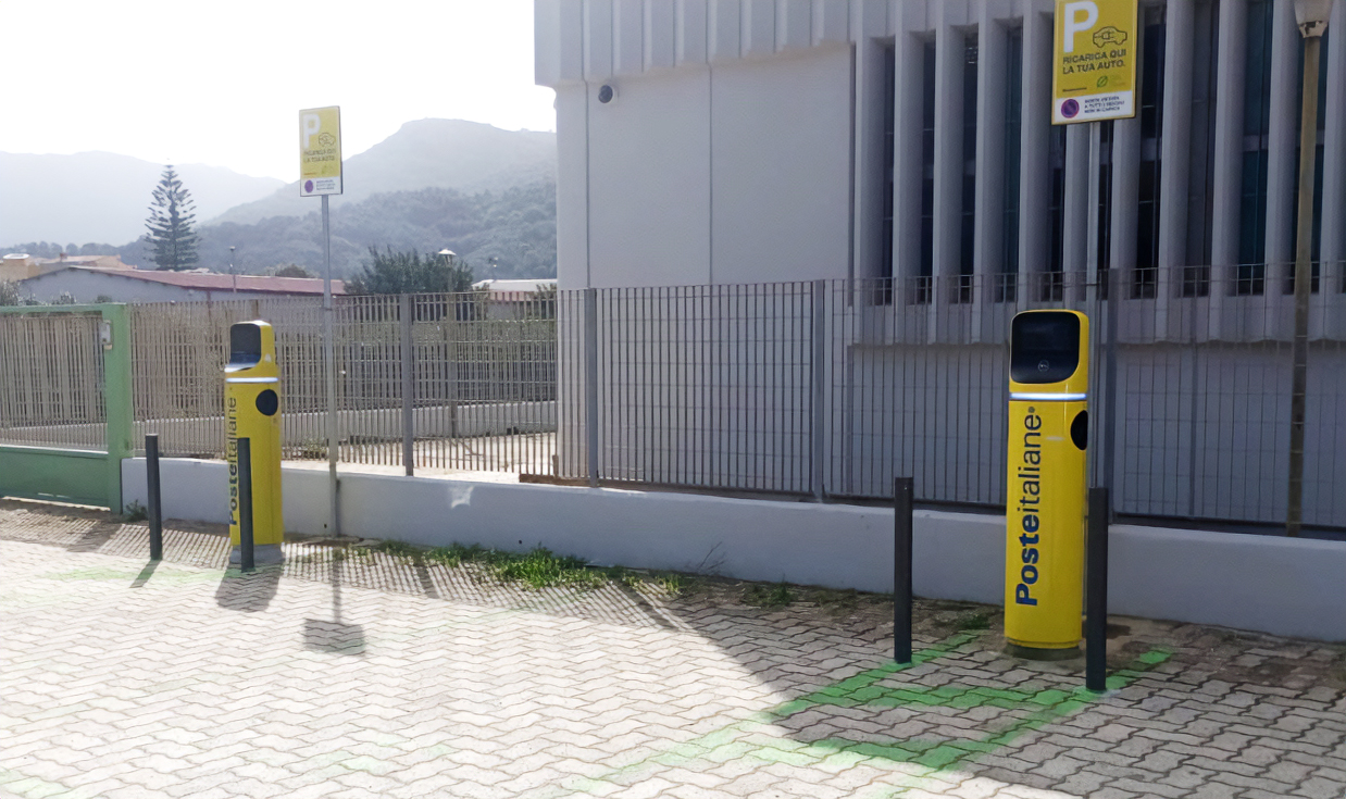 Installate nuove colonnine per la ricarica di veicoli elettrici nei pressi di 13 uffici postali trevigiani