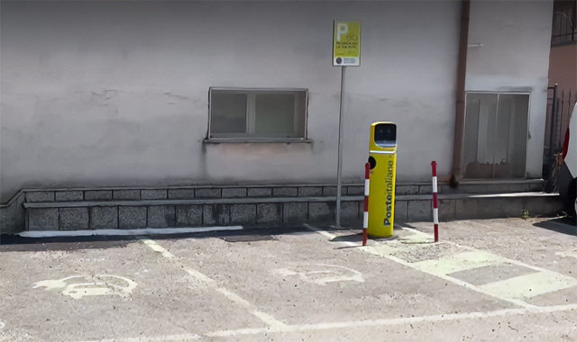 Colonnine elettriche negli uffici postali: l’esempio di Omegna e il plauso delle istituzioni