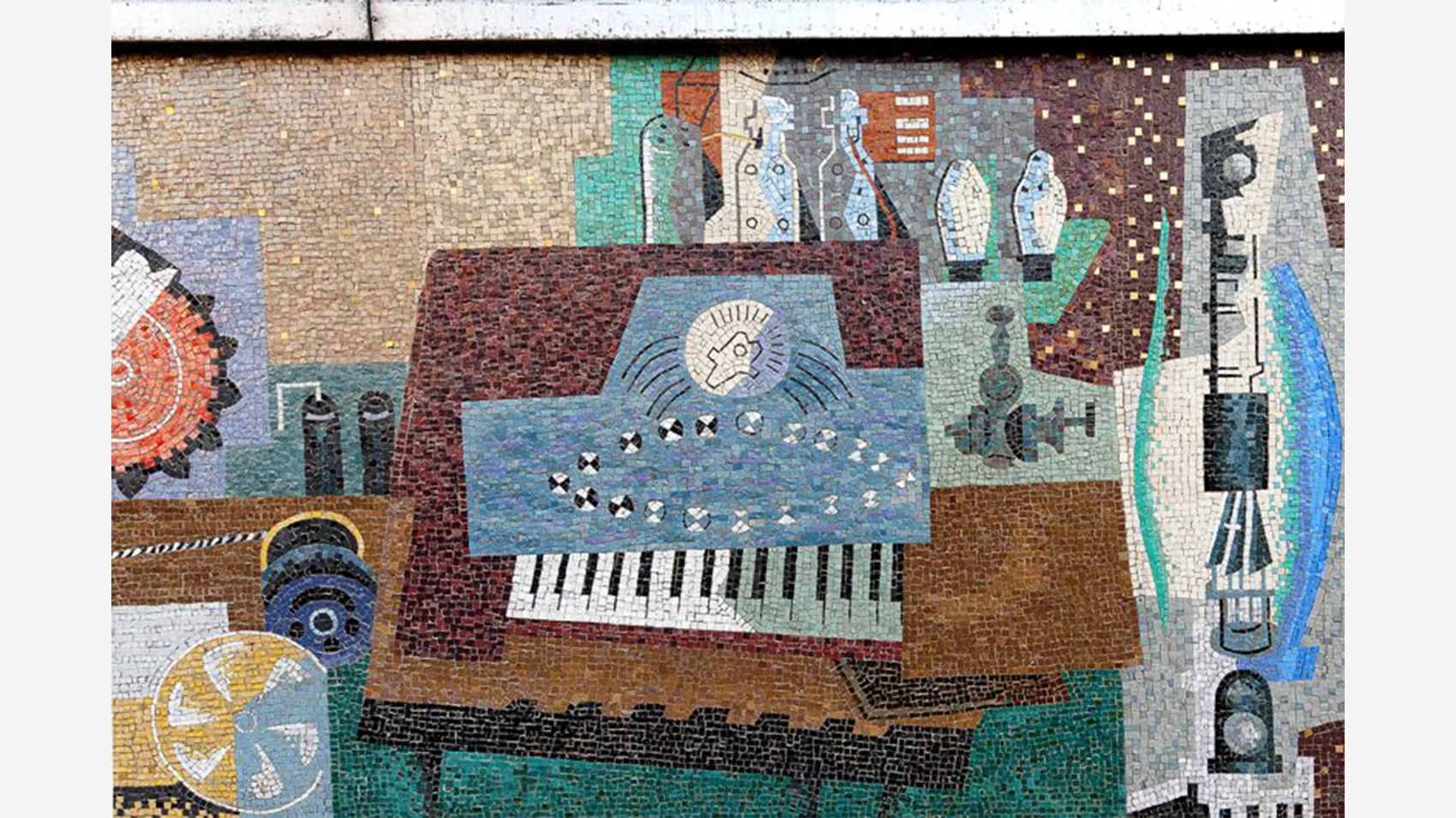 Mosaico di Gino Severini che rappresenta un telegrafo Huges