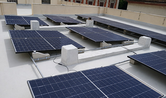 Sul palazzo storico di Trapani il più grande fotovoltaico di Poste della provincia 