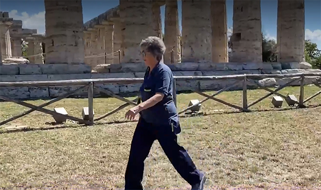 La storia di Antonietta, portalettere tra le meraviglie dei templi di Paestum