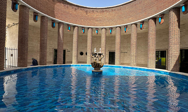 La nostra grande bellezza: torna a splendere la storica fontana dell’ufficio postale di Ostia