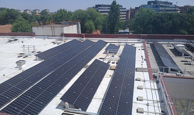Poste accelera sulla sostenibilità: a Bologna il maxi-impianto fotovoltaico per l’energia pulita
