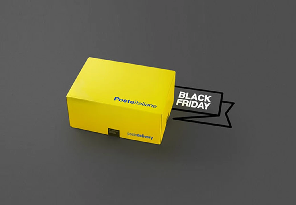 pacco giallo su sfondo grigio