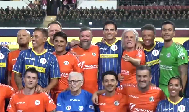 Partita del cuore: una serata all’insegna della solidarietà, Poste premia la Nazionale Cantanti