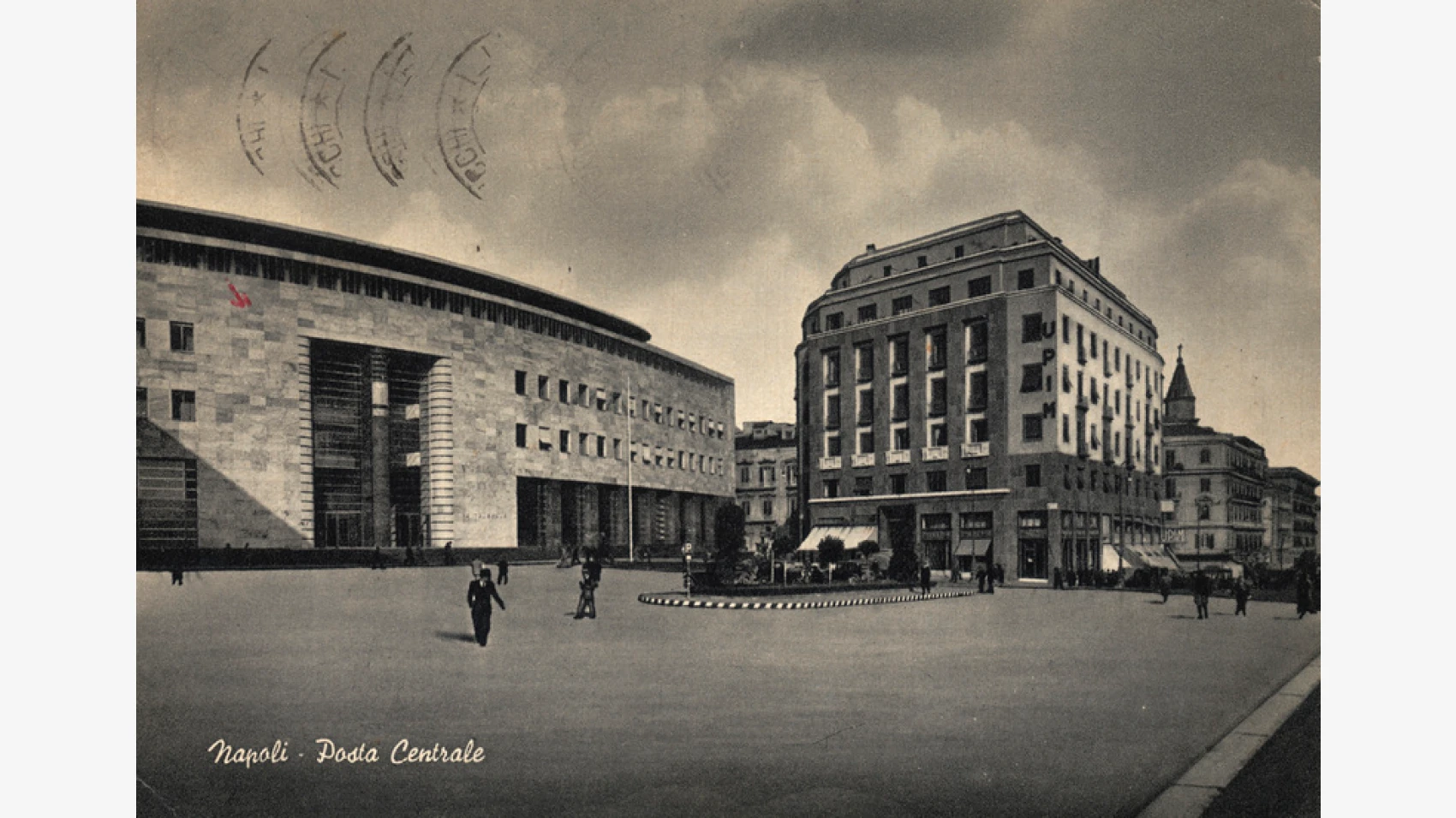 Il Palazzo delle Poste di Napoli in una foto del 1955