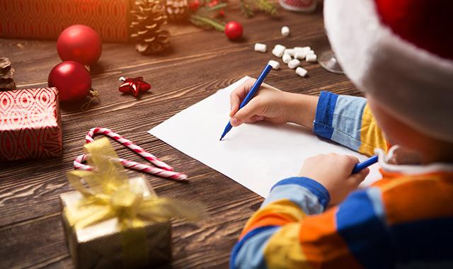 Un pensiero per chi vive un momento di difficoltà: i bambini all’ufficio postale di Cremona