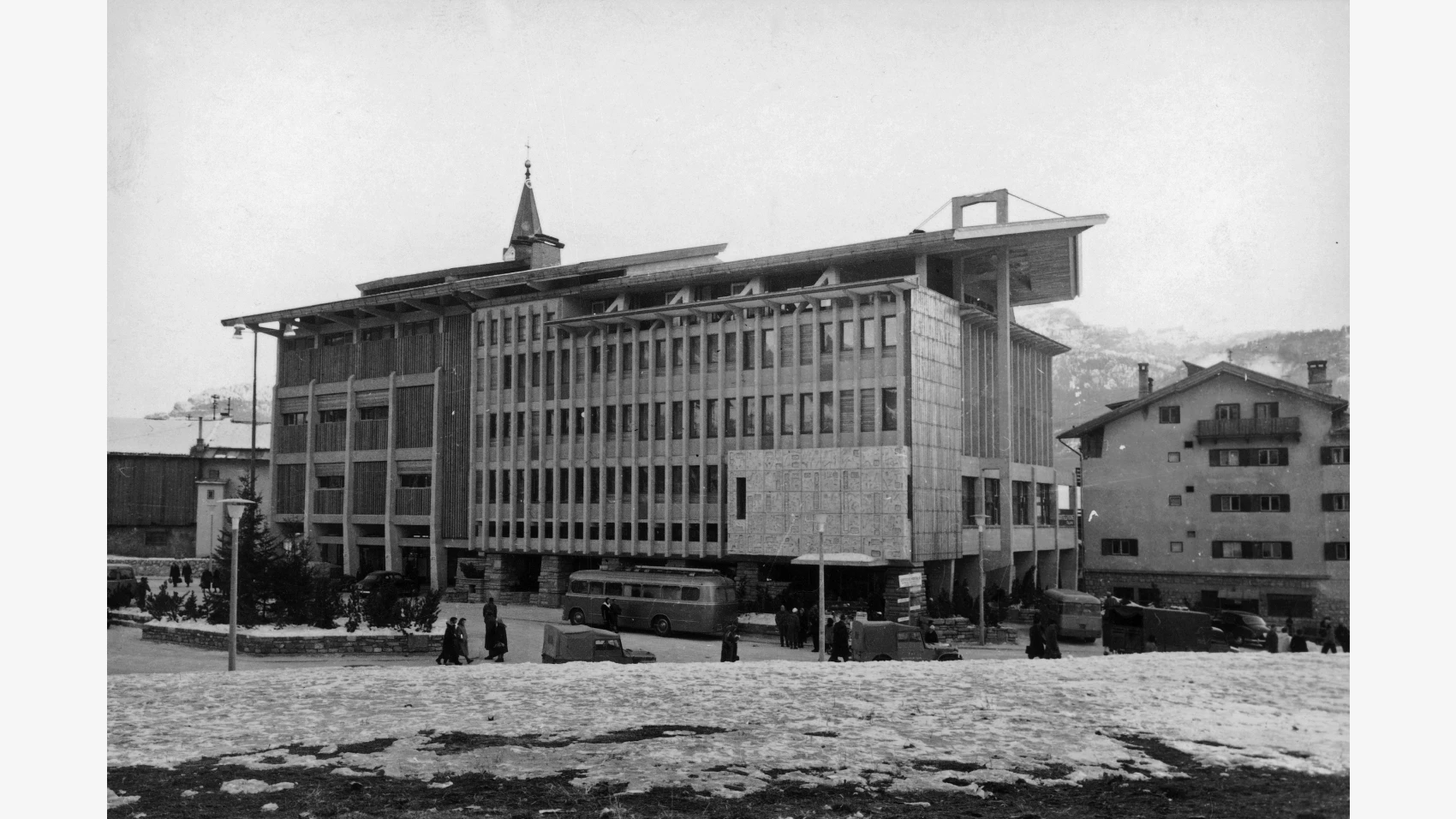 Palazzo delle Poste a Cortina in costruzione