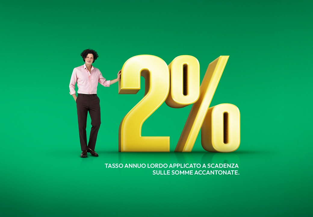 ragazzo riccio appoggiato a grande numero due