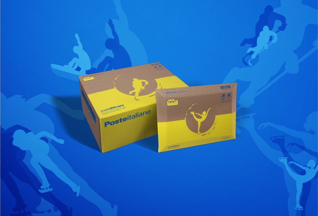 scatola e busta su sfondo azzurro