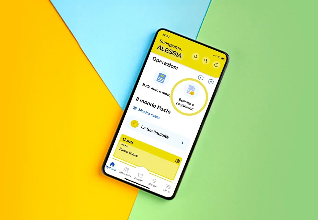 Schermata di un cellulare su sfondo giallo verde e celeste