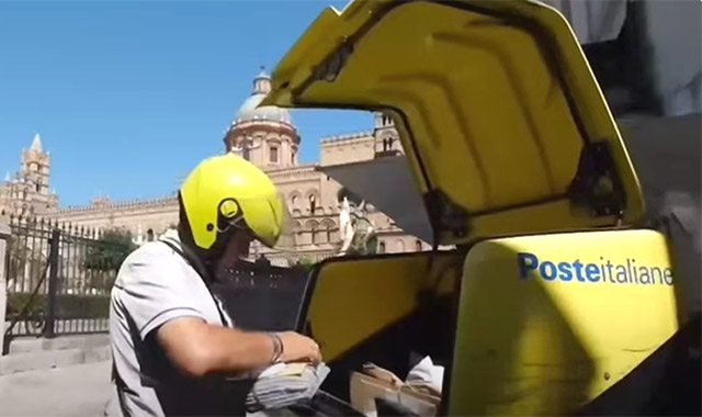 Palermo, il portalettere Salvo: “Per la gente del mercato di Ballarò sono una certezza”