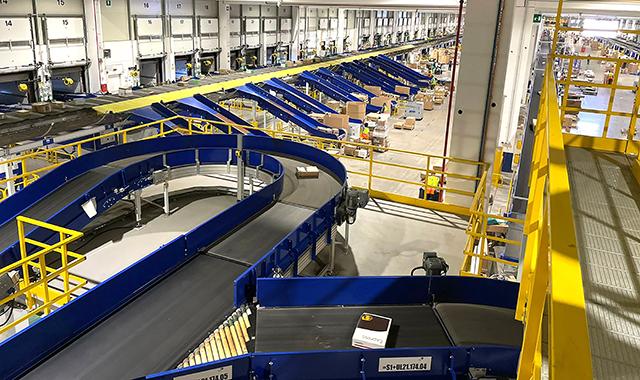 Revenues accelerate in the parcels and logistics segment