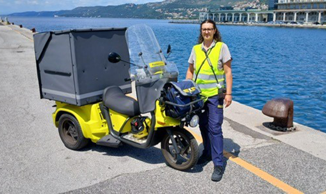 Carmela, portalettere sulle Rive di Trieste: “Dialogo e relazione sono cardini del mio lavoro"