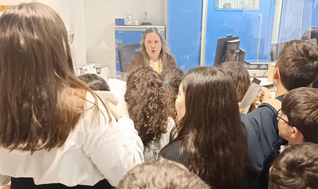 Gli alunni di Porto Torres in visita all’ufficio postale per riscoprire il valore delle lettere