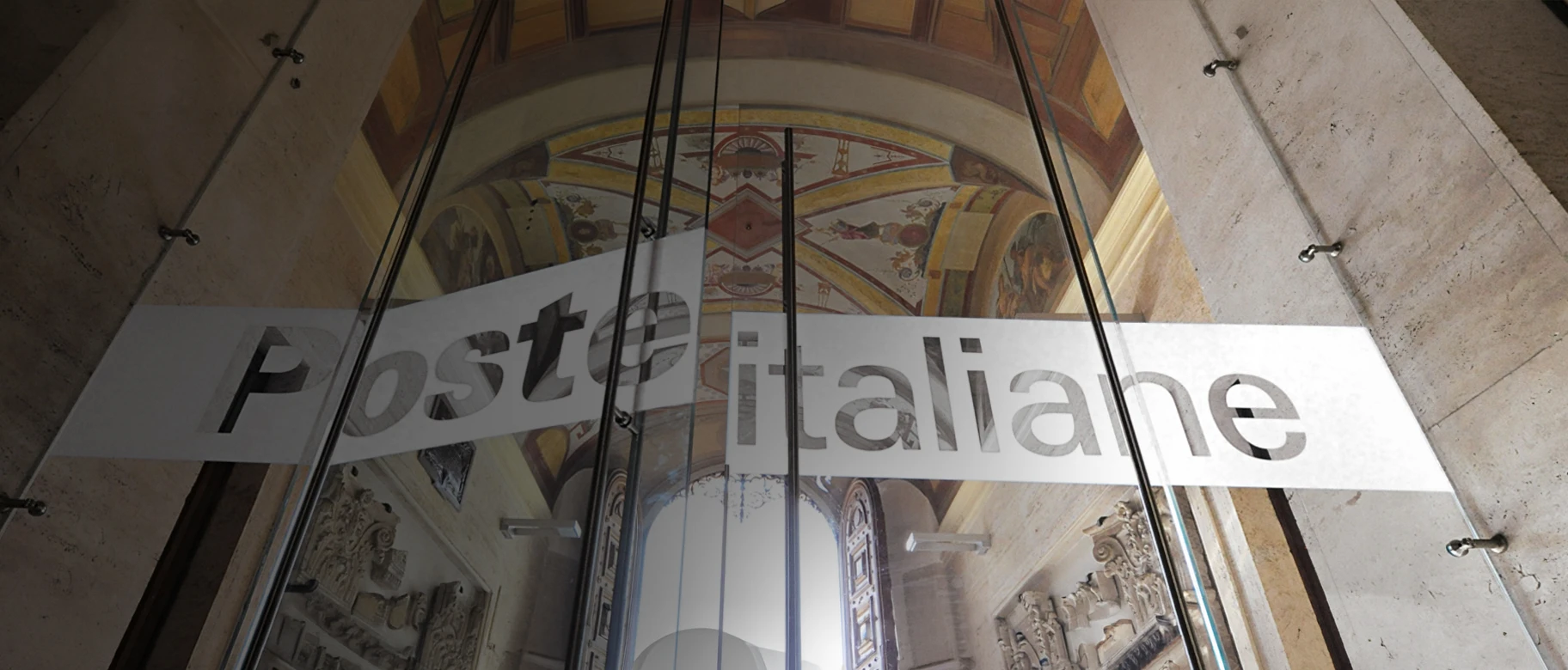Ingresso con logo Poste Italiane