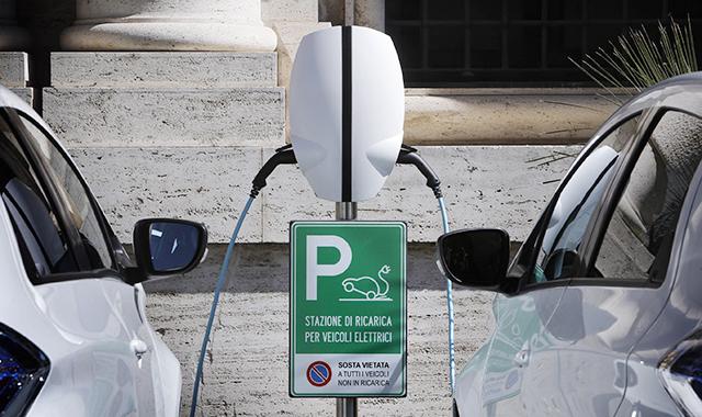 Automobili ibride ed elettriche al 45,4%