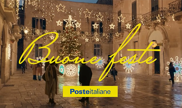 Il pacco del nipote e il pensiero al nonno che non c’è più: Poste in tv con uno spot pieno di emozioni 