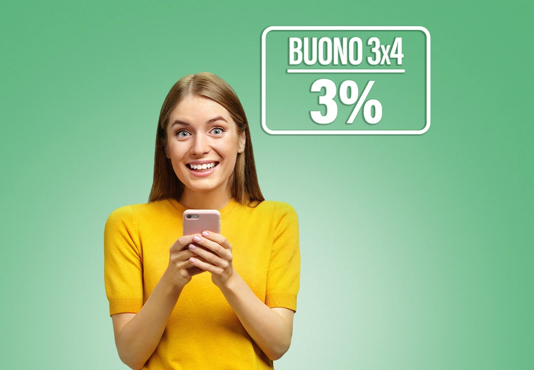 ragazza felice ha un cellulare tra le mani