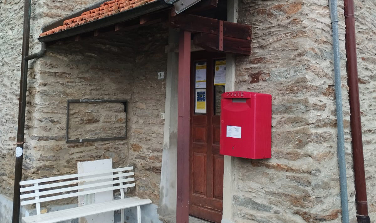 Caprezzo, nuovamente operativo l’ufficio postale dopo gli interventi Polis