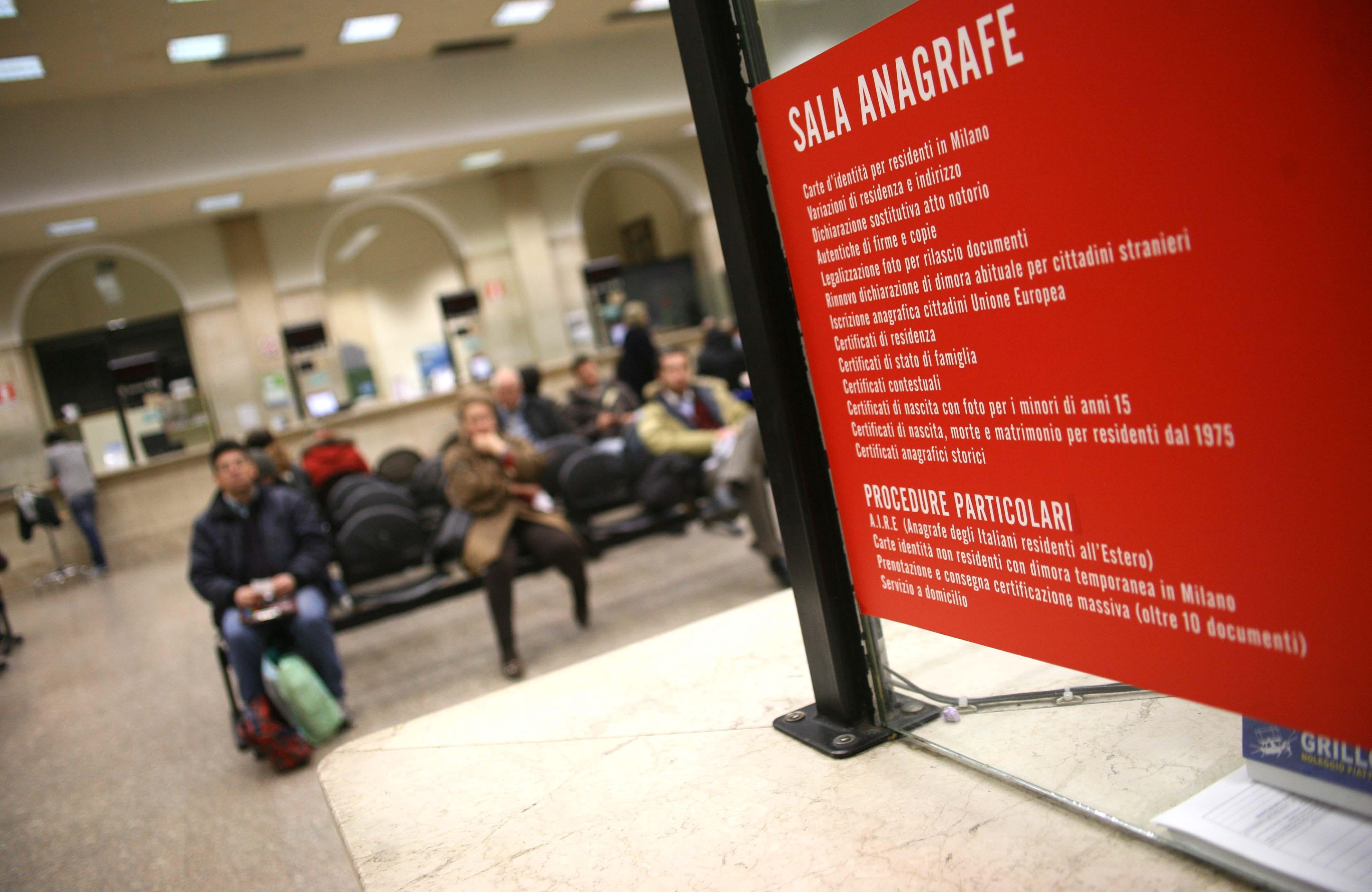 FOTO IPP/SAVERIO SCATTARELLI - MILANO 13/01/2011 - PRESENTAZIONE DEL SERVIZIO INTERNET WI-FI NELL ANAGRAFE COMUNALE DI VIA LARGA