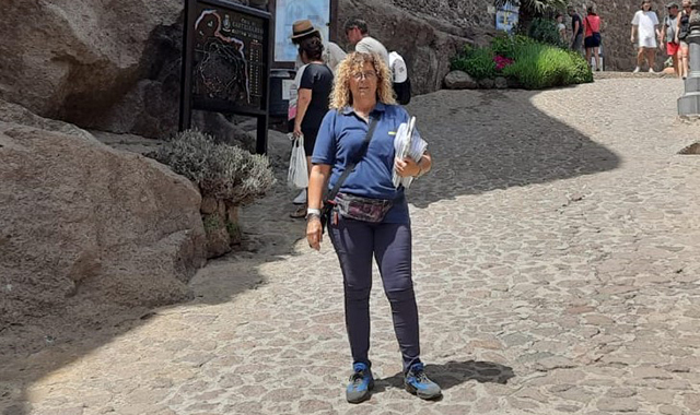 Ai piedi del castello con la portalettere di Castelsardo: “La nostra presenza è un presidio sociale” 