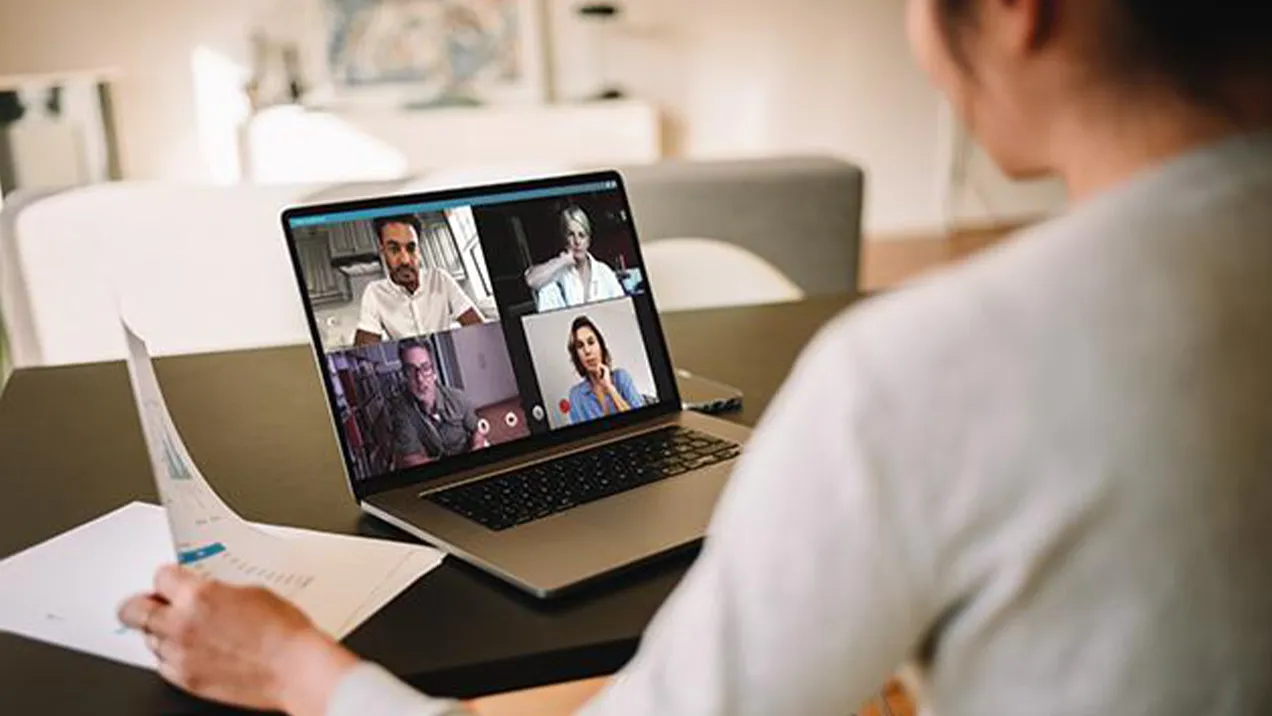 Persone in videoconferenza