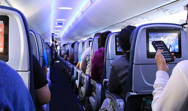 Traffico aereo: in sei mesi il quadruplo dei passeggeri rispetto al 2021