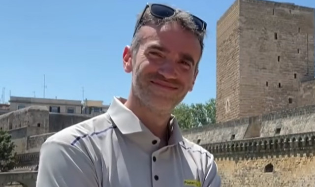 Tra i vicoli di Bari Vecchia con il portalettere Giovanni: “I turisti rimangano incantati”