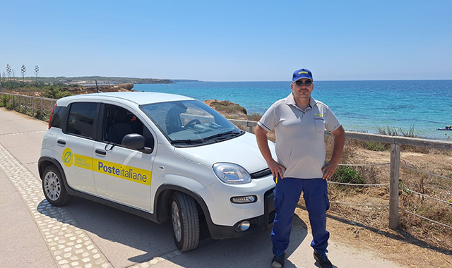 Sardegna, il portalettere di San Vero Milis: “Lavorare al mare non ha paragoni”