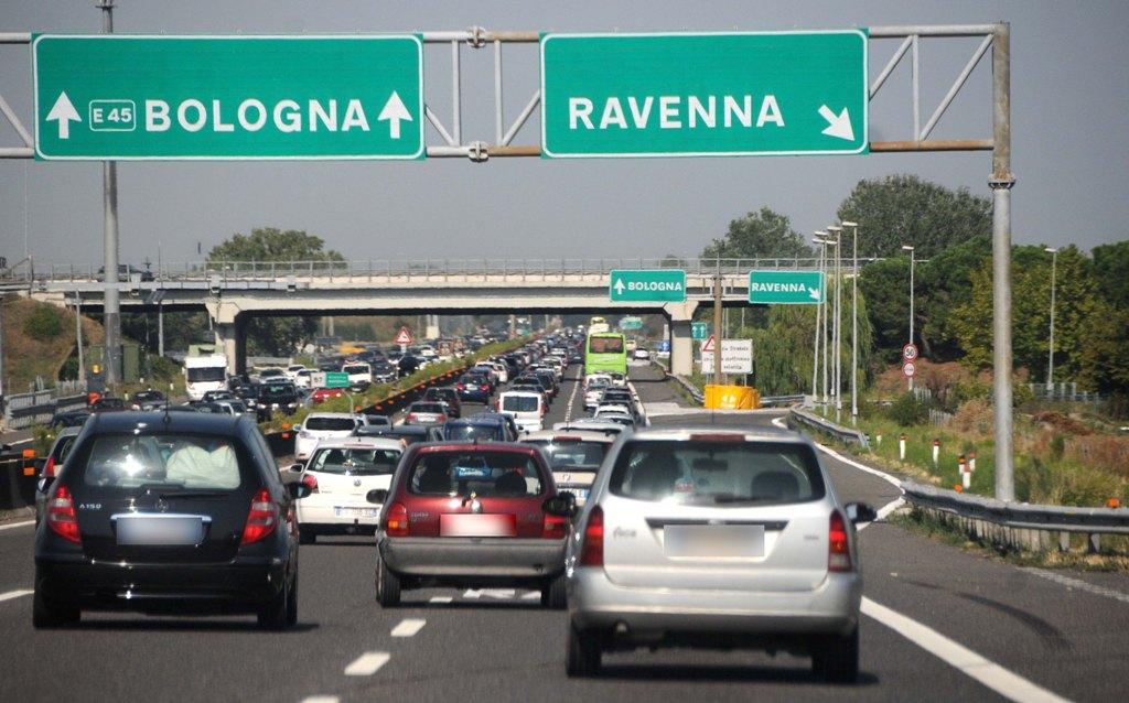 Foto IPP/Albano Venturini 30/08/2015 Autostrada A14  nella foto: intenso traffico di auto in direzione Nord per il rientro di fine ferie nel tratto di A14 tra il casello di Faenza e Ravenna Italy Photo Press - World Copyright