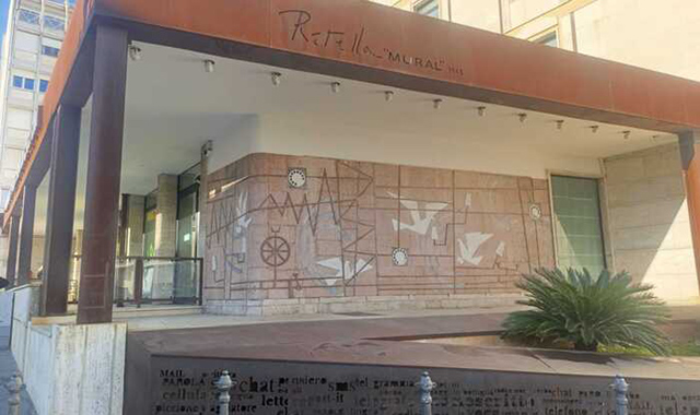Catanzaro, il Murale di Mimmo Rotella all’ufficio postale torna a splendere