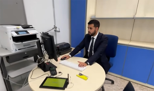 Mehdi, dallo sportello multilingue alla direzione dell’ufficio di Torino Porta Palazzo: “Per gli stranieri Poste è un presidio importante”