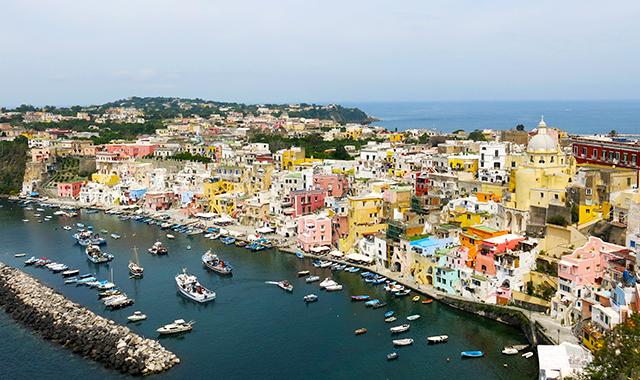 Una veduta di Procida