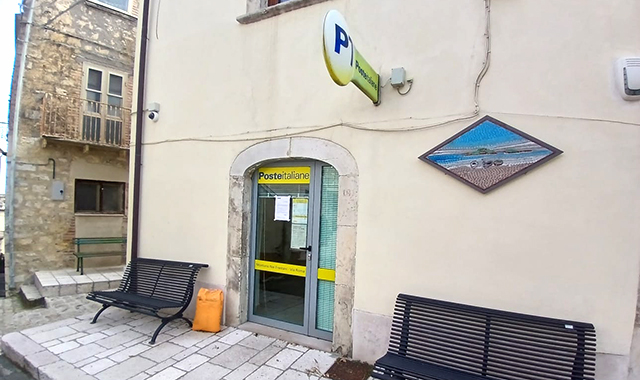 I servizi della PA all’ufficio postale di Montorio nei Frentani, in Molise