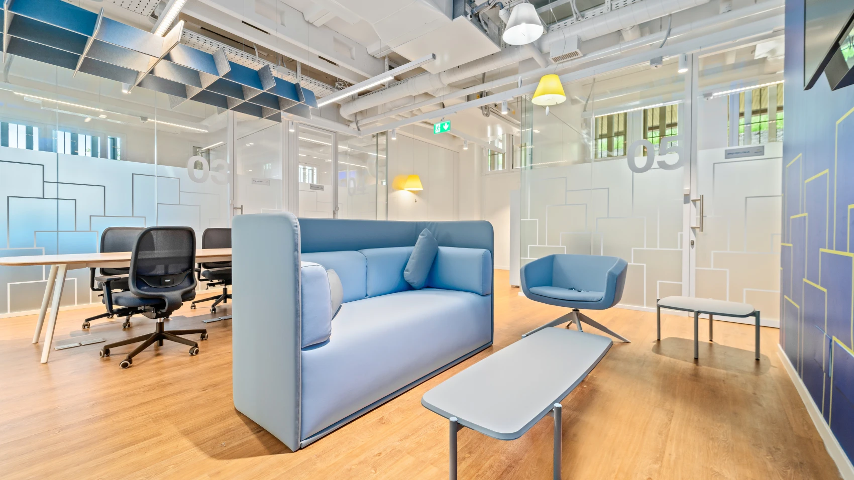 Spazio di co-working con divano