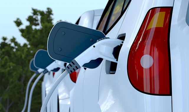 Gli italiani sempre più propensi alla auto elettrica