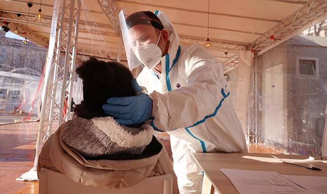 Covid: calano i ricoveri, oltre il 20% in meno nell’ultima settimana