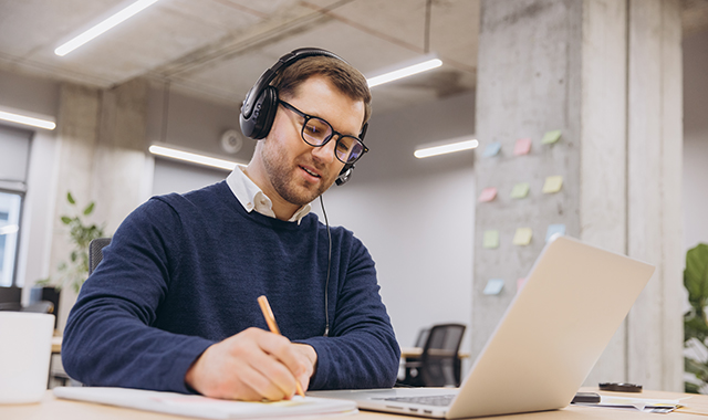 sul sito di Poste Italiane il webinar “Perché ci arrabbiamo sui social?” nel quale gli esperti di Educazione Digitale della Corporate University guidano gli utenti nella comprensione dei comportamenti online