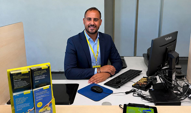 Tra la lirica e l’ufficio postale: i talenti di Gaetano, sportellista di Rosarno 